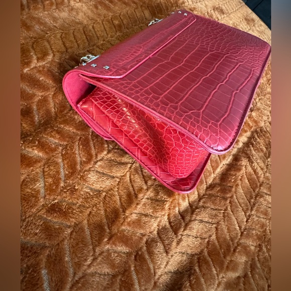 Badgley Mischka Red Croc-Embossed Crossbody Bag - Picture 5 of 11